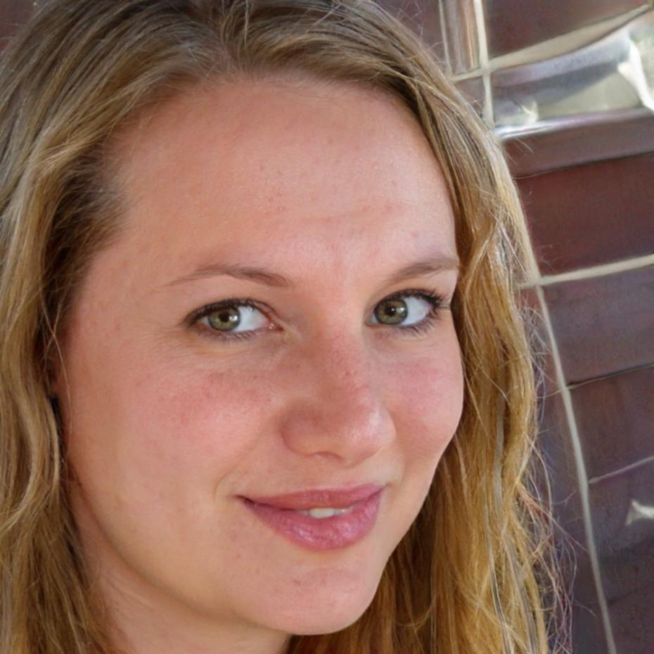 Sarah Mitchell - Lead Financial Strategy Instructor